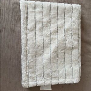 Plush White Faux baby Fur Throw Blanket